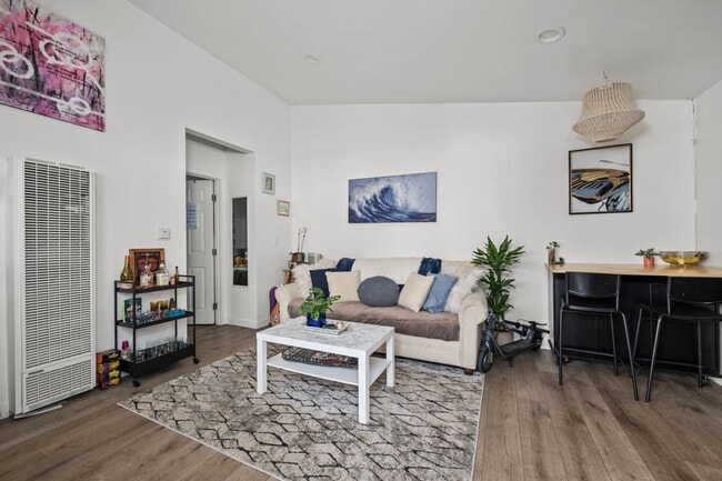 Photo - 5371 Saxon St