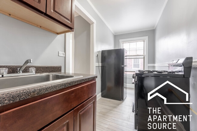 Building Photo - 3271 W Wrightwood Ave Unit 2O