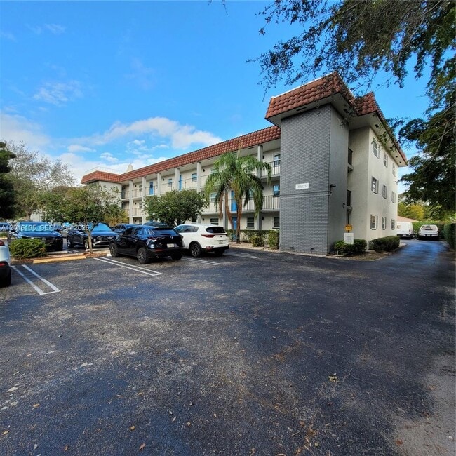 Photo - 8605 W Sample Rd Unidad 111