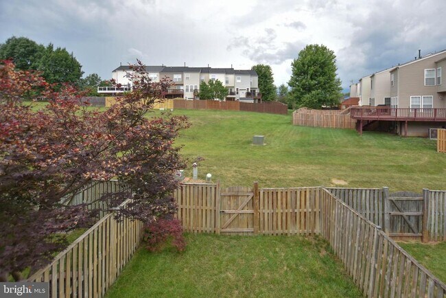 Photo - 109 Shirley Square SE
