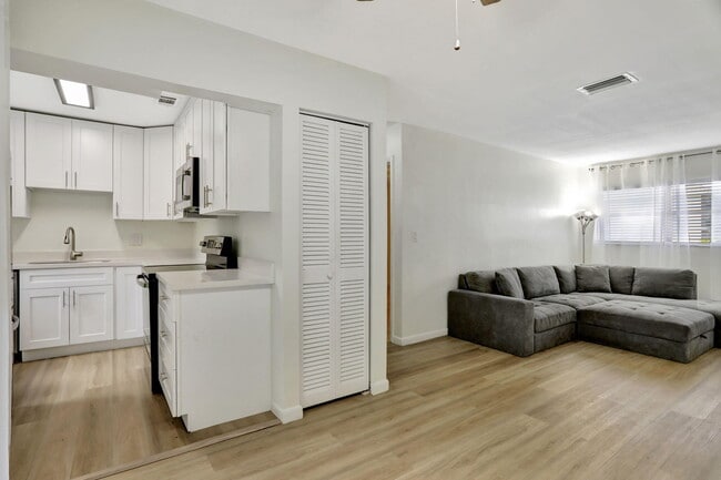 Photo - 3930 Crystal Lake Dr Unit 209