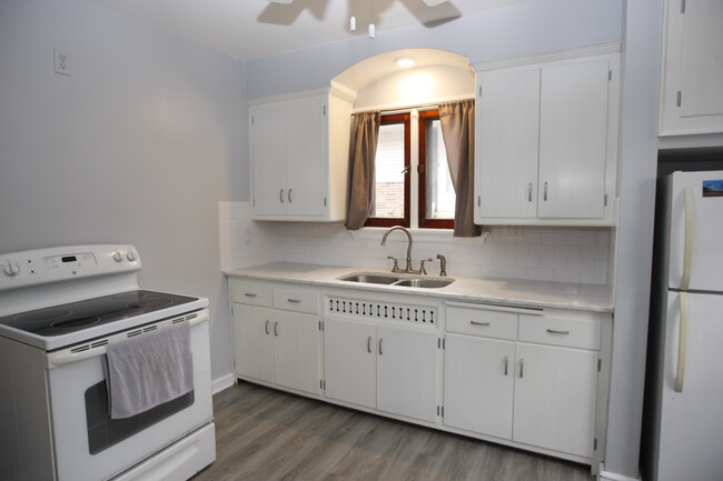 Cocina - 2358 N 114th St