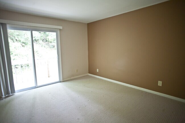 Photo - Two Bedroom Condo Minutes from Downtown!