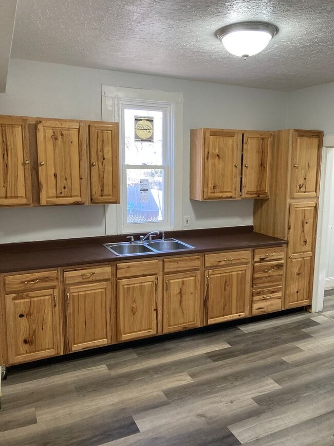 Photo - 1913 George St