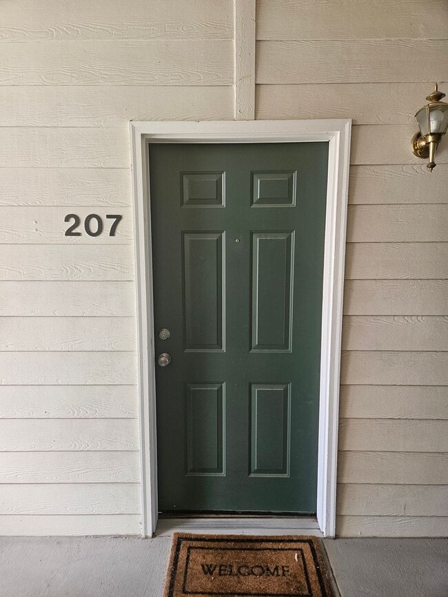 Photo - 2 bed 1.5 bath 2nd floor Condo.