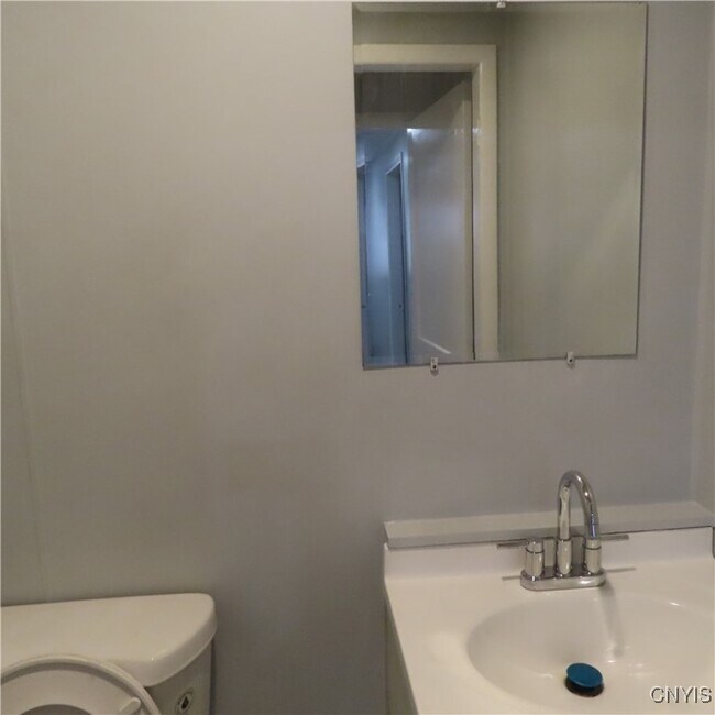 Photo - 4449 E Genesee St