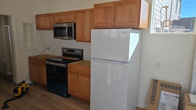 704 G St