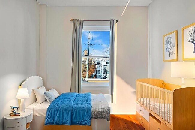 Photo - 3428 Dix St NE