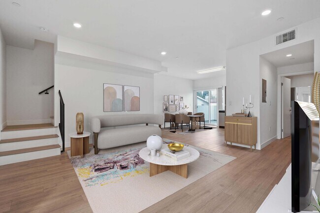 14912 Wyandotte St Apartments