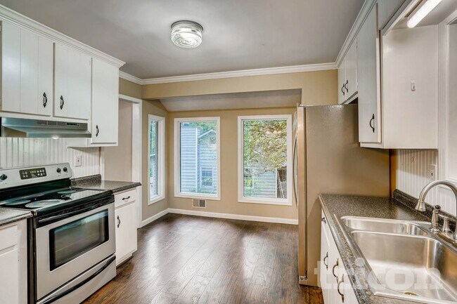 Photo - 136 Creekview Dr