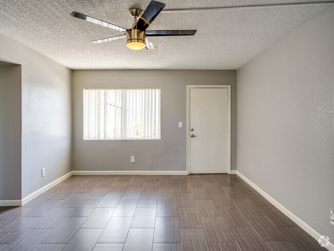 2 BR, 2 BA - 980SF