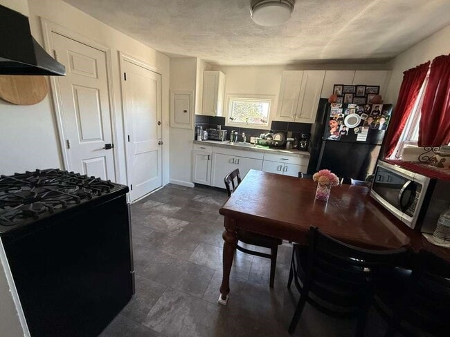 Photo - 642-648-648 Eastern Ave Unit 3