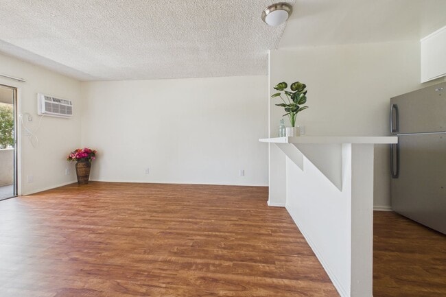 Sepulveda Manhattan Apartments