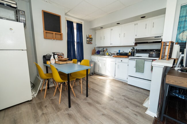 Photo - 165 Kendall Ave Unidad 2