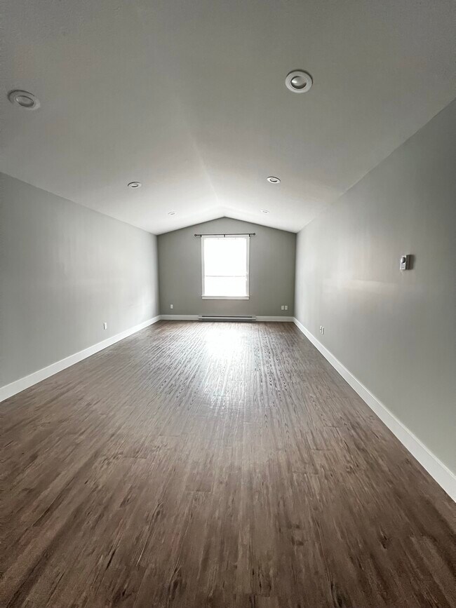 Photo - 11703-11102 102 St