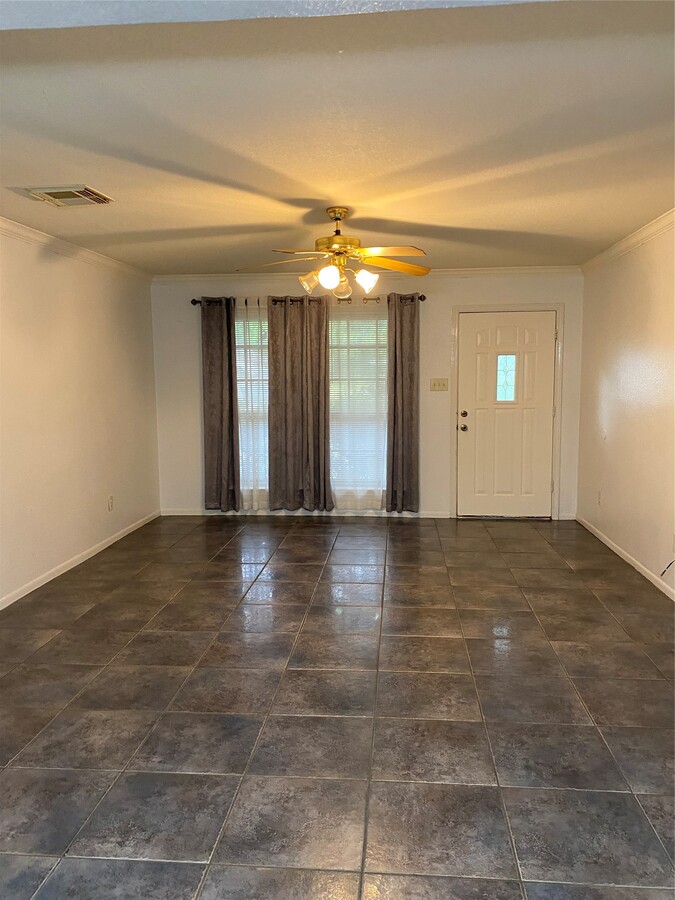 Photo - 8012 Folkstone Ln