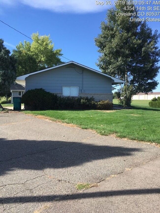 Photo - Lovely & Spacious 3 Bedroom, 2.5 Bath Home Ranch-Style Home with 2 car Attached Garage in SE Love...