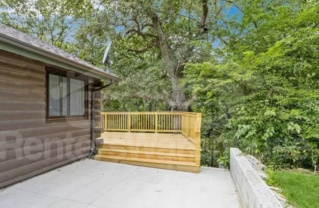 Photo - 32487 K Ave