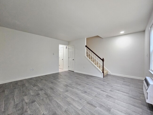 Photo - 104 Bradford Dr