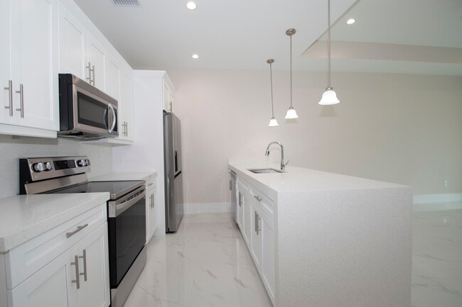 Photo - 122 SE 12th Ter
