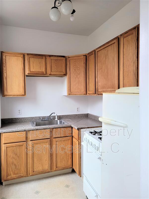 Building Photo - 250 Lark St