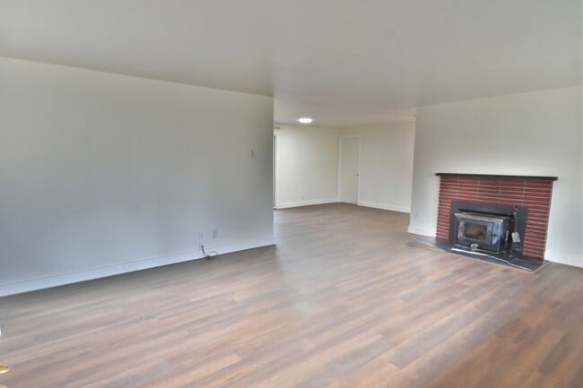 Photo - 3Bd/2Ba Everett House