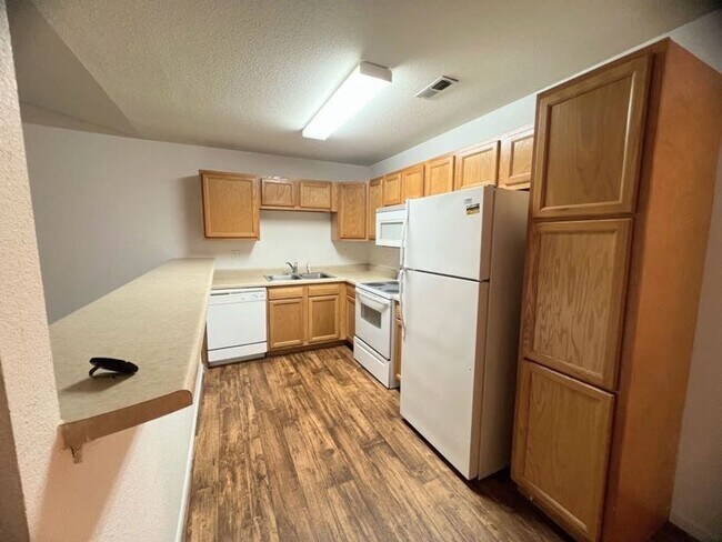 Photo - 21057 Honest Ln Unidad A  #28