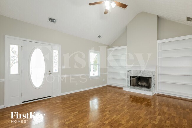 Photo - 205 Lakefront Dr