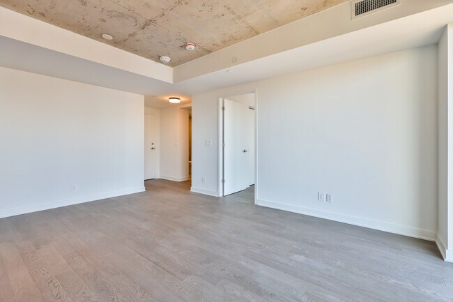 Photo - 2720 Dundas St W Unit 509