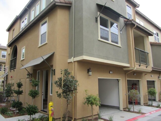 Building Photo - 2Bed/2.5Bath Sunnyvale Townhouse