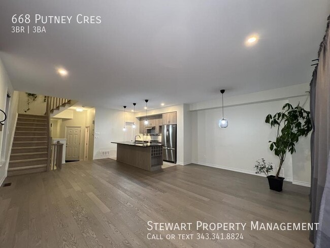 Photo - 668 Putney Cres