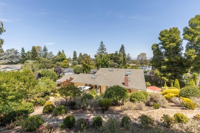 Building Photo - 977 Continental Dr