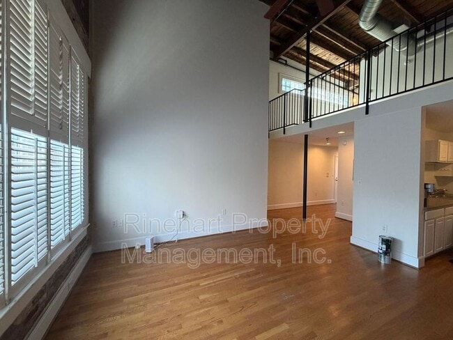 212 E Main St