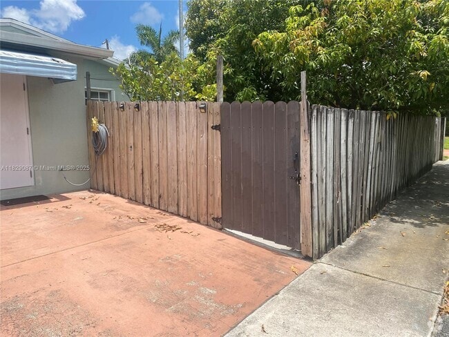 Building Photo - 7750 NW 5th St Unit 2 Rental
