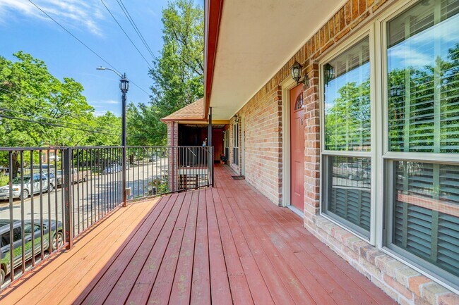 Photo - 611 Hawthorne St Unit 6