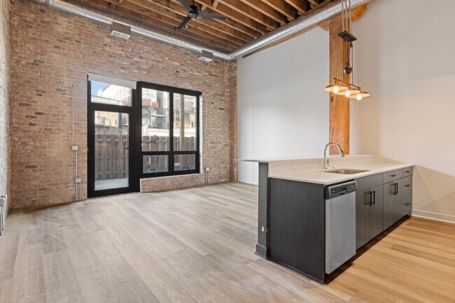 Photo - 818 N Wolcott Ave Unit 107