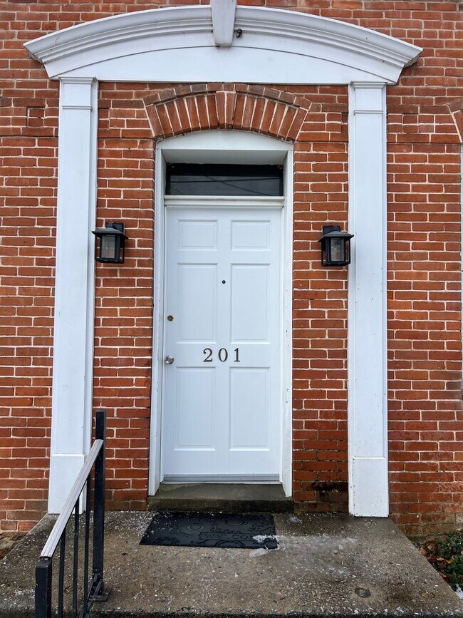 Building Photo - 201 Nashville Blvd Unit C