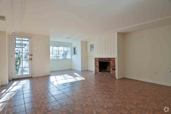 Building Photo - 924 North Carolina Ave SE Unit Basement Rental