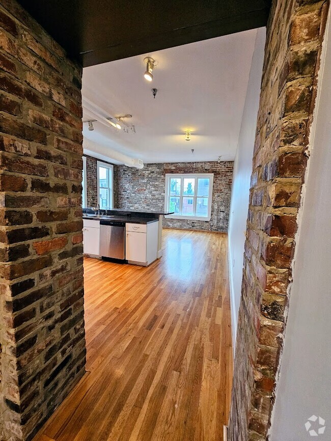 Building Photo - 1417 Market St Rental