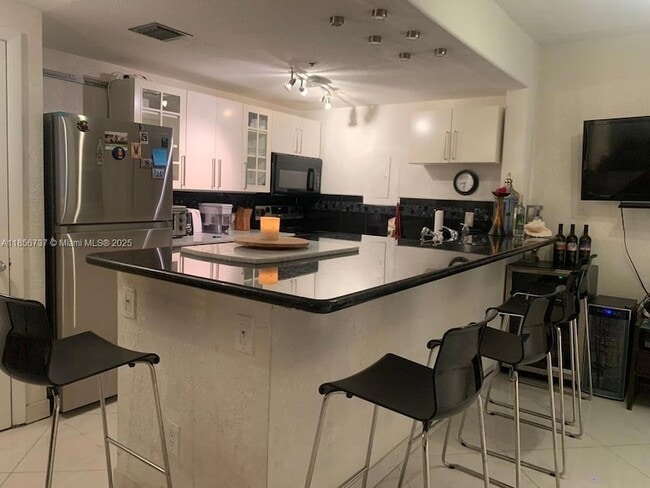 Photo - 802 Euclid Ave Unit 305