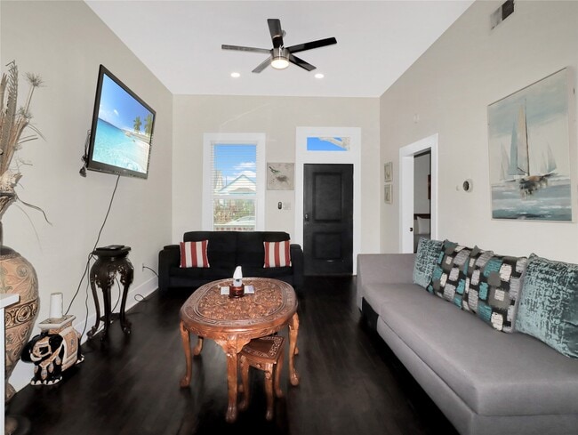 Photo - 1919 Avenue O