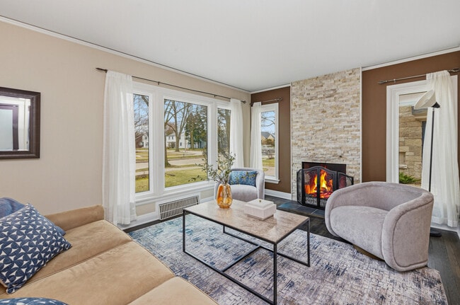 Photo - 908 E Hampton Rd