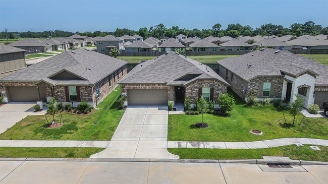 Photo - 339 Friesian Ct