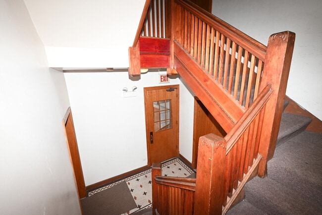 Photo - 1019 E 62nd St