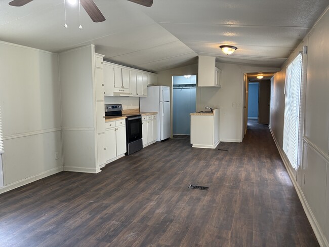 Photo - 908 Salters St
