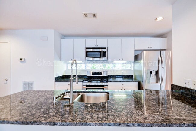 Photo - 822 Ruthven St