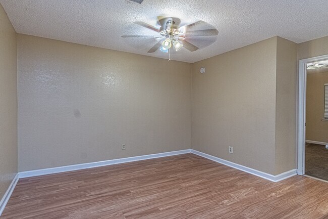 Building Photo - 5218 Bernardo De Galvez Ave Unit 1 Rental