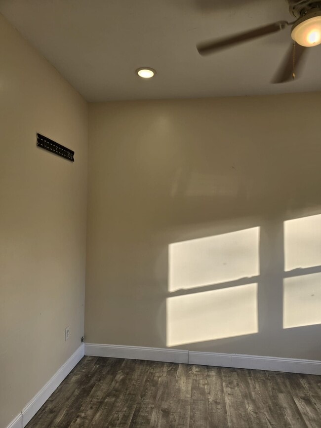 Photo - 5253 Spruce St