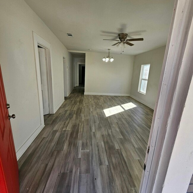 Photo - 1509 W Collin St