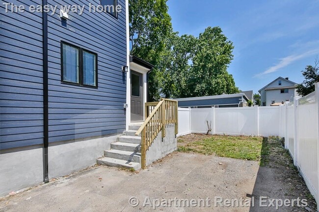 Photo - 120 Jerome St